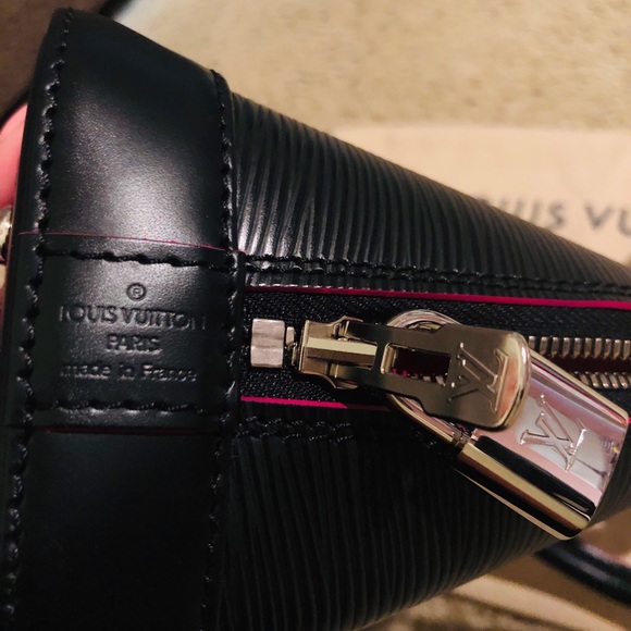 ‼️SOLD‼️ Authentic Louis Vuitton Alma BB Epi Noir - Picture 7 of 8